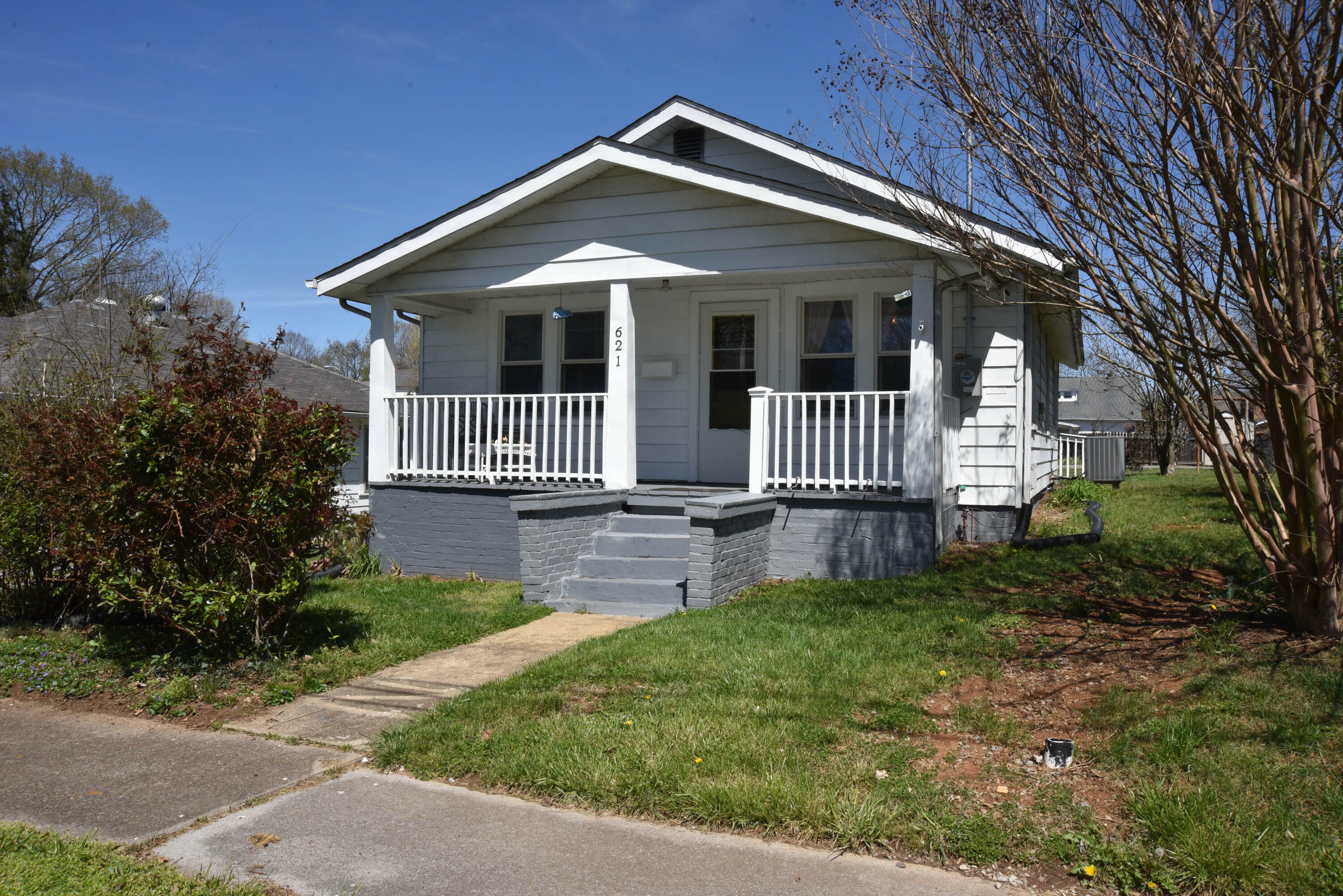 Property Photo:  621 Riverside Avenue  TN 37660 