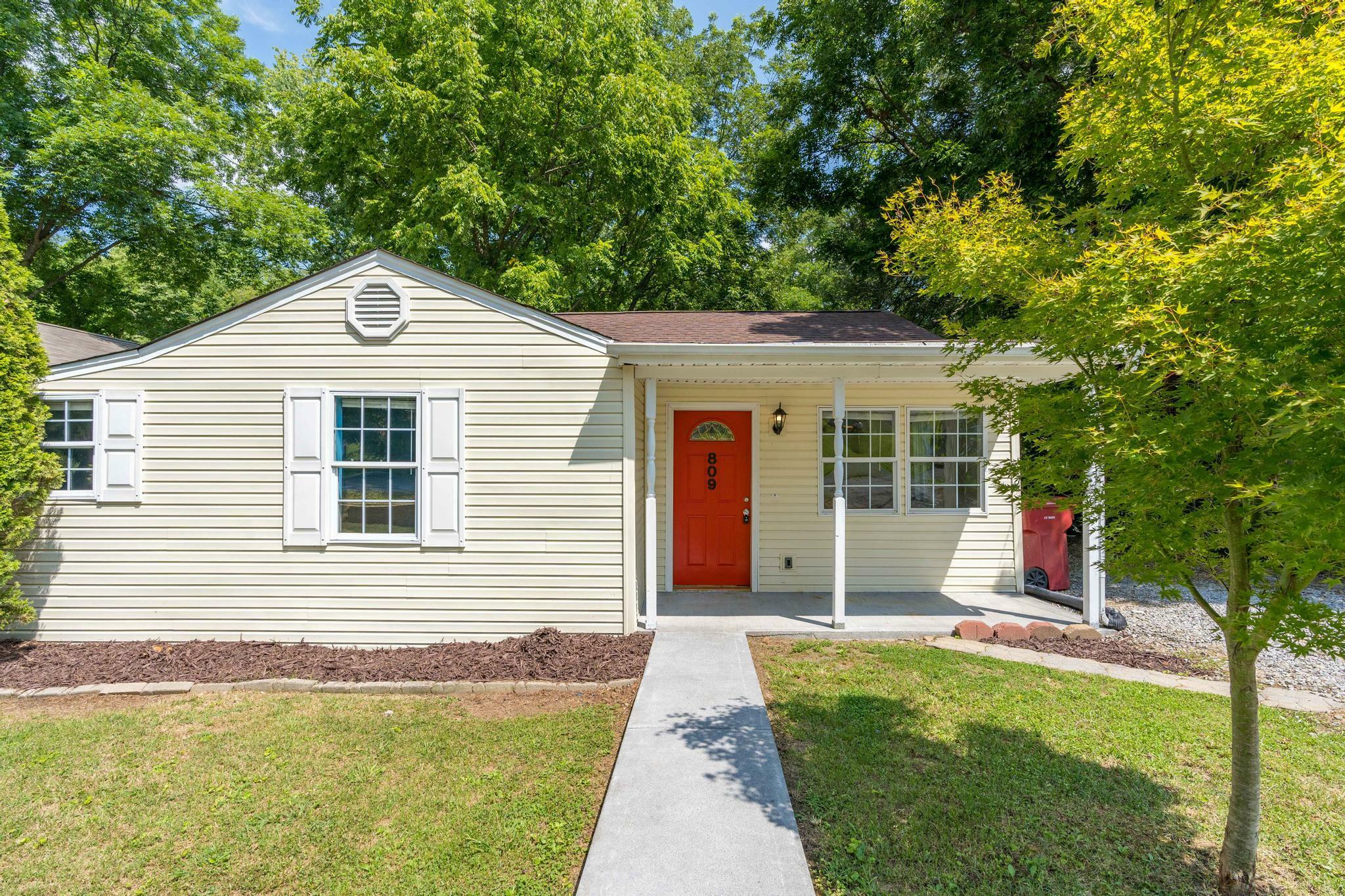 Property Photo:  809 East Maple Street  TN 37601 