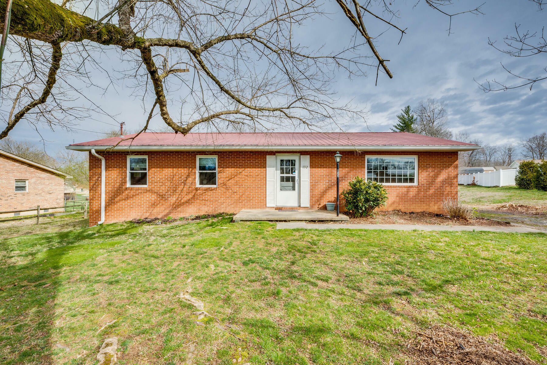 Property Photo:  132 Dogwood Ln Lane  TN 37663 