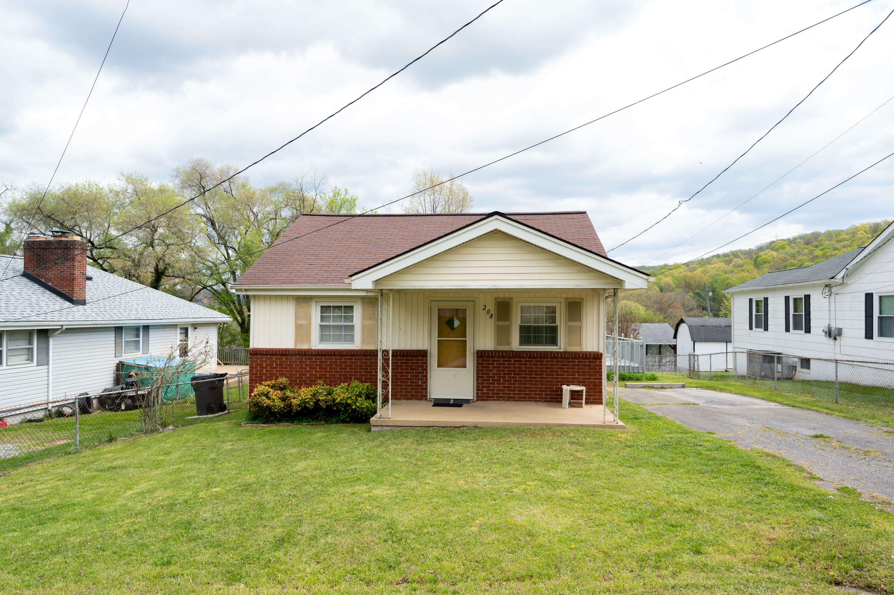 Property Photo:  208 Mount Vernon Drive  TN 37664 