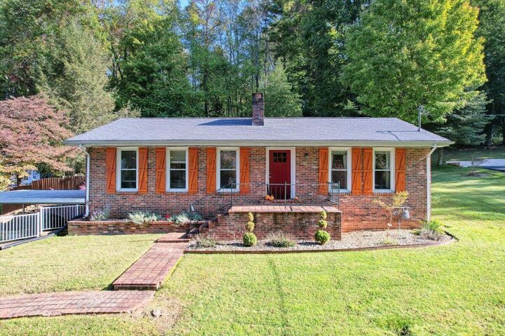 109 Rolling Hills Road  Erwin TN 37650 photo