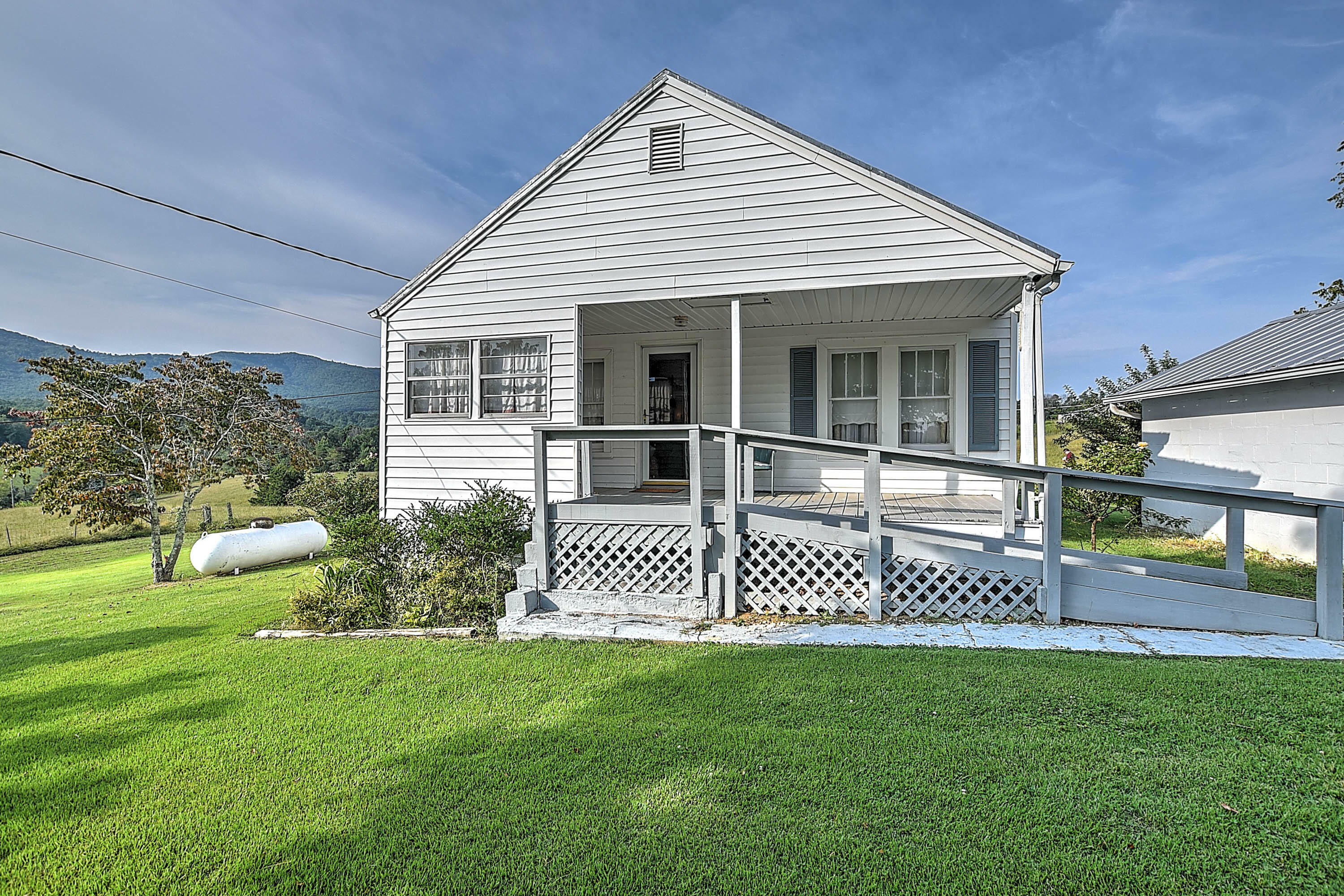 Property Photo:  2700 Little Meadow Creek Road  TN 37743 