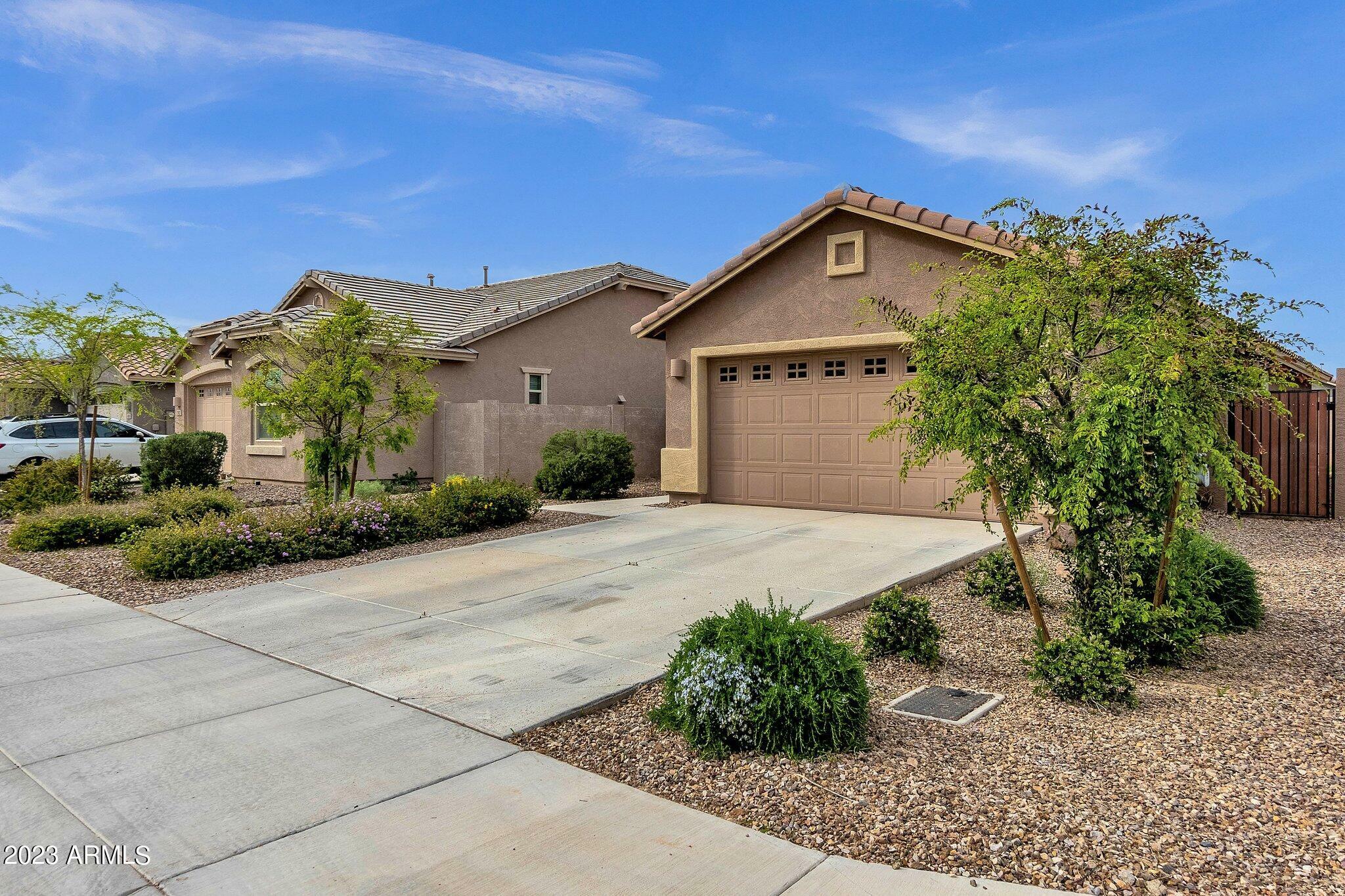 Property Photo:  378 W Tamarack Drive  AZ 85140 