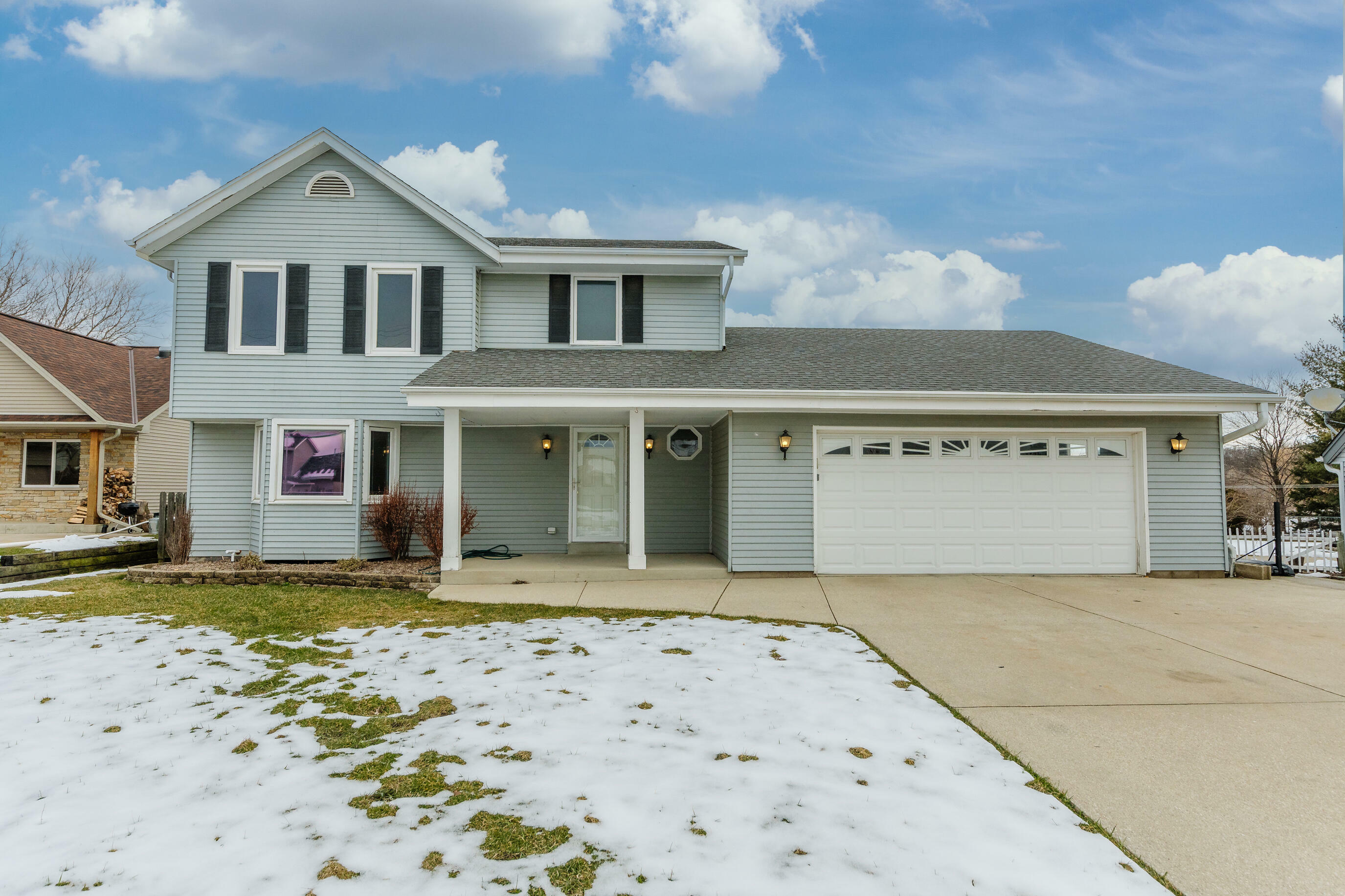Property Photo:  940 E Oakwood Rd  WI 53154 