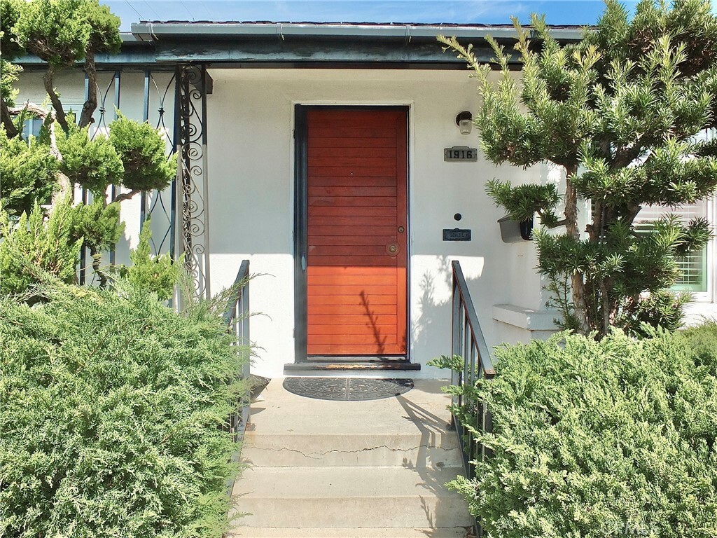 Property Photo:  1916 Litchfield Avenue  CA 90815 