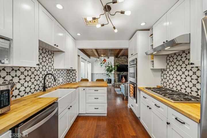 6008 Texhoma Avenue  Encino CA 91316 photo