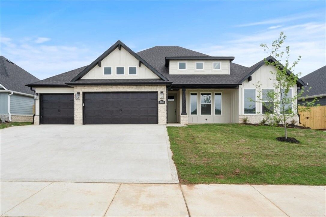 Property Photo:  1161 Red Maple Street  AR 72719 