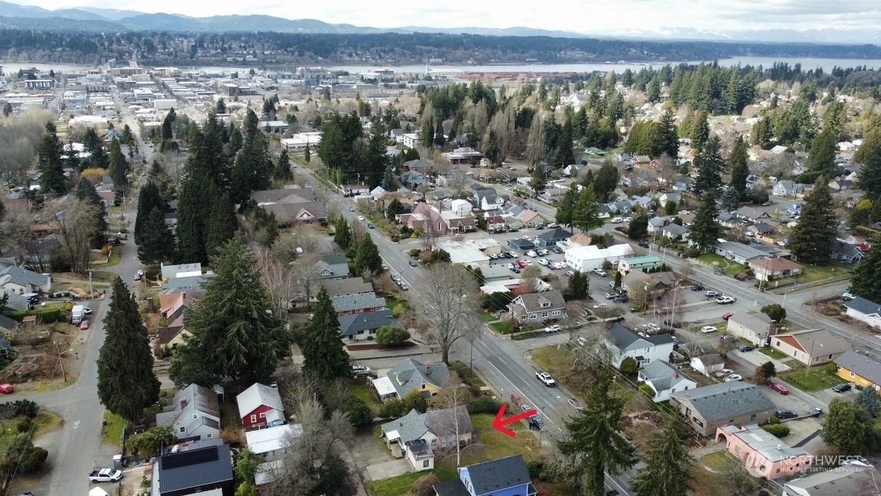 Property Photo:  1711 4th Avenue E  WA 98501 