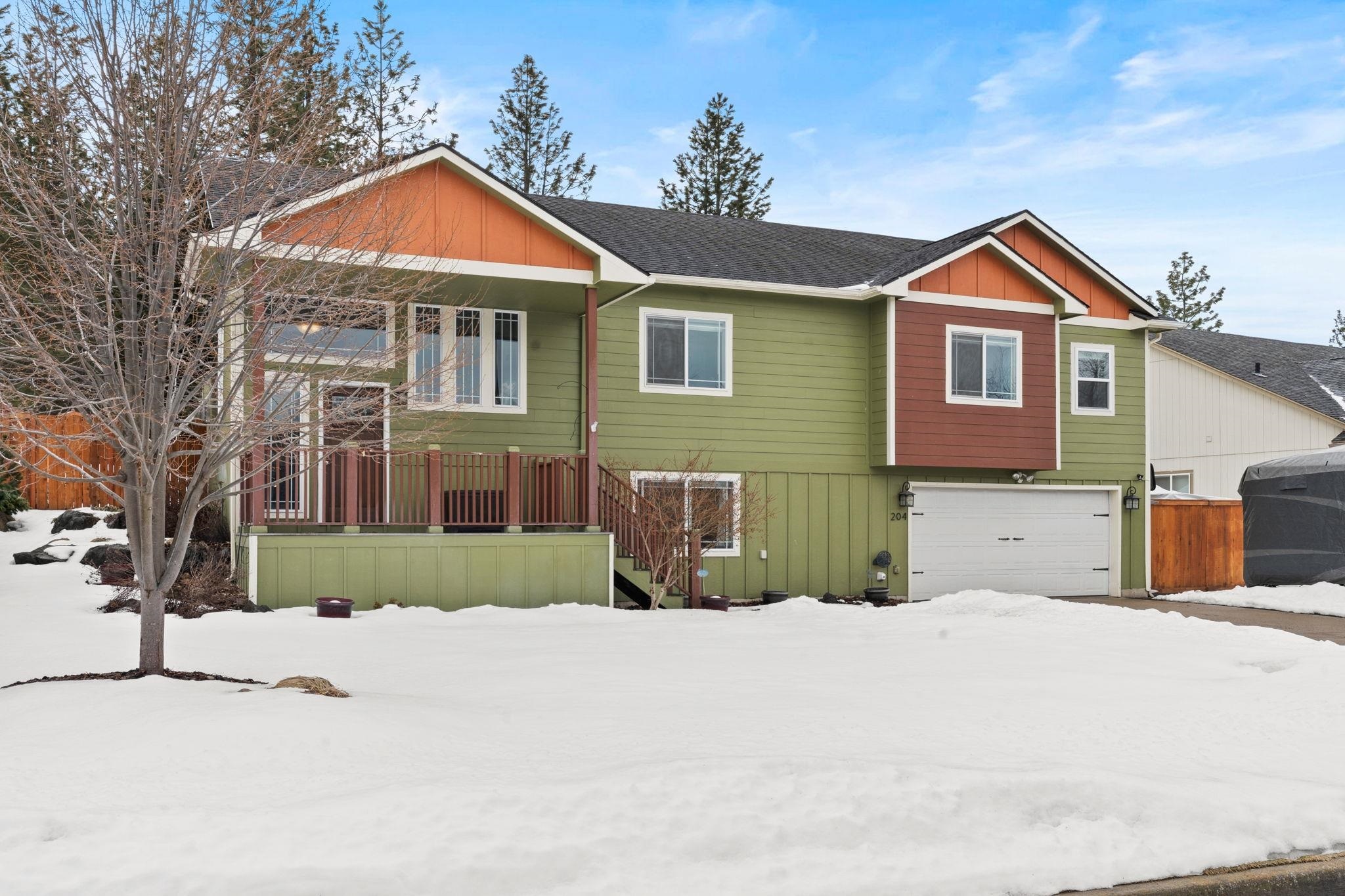 Property Photo: 204 E Pine Needle Ave WA 99005