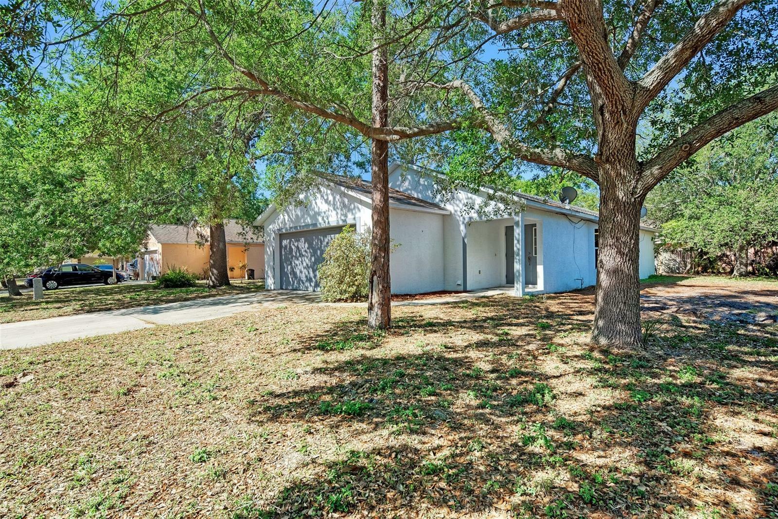 Property Photo: 1085 Vilas Avenue FL 34237