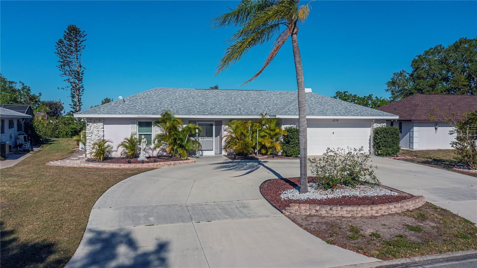 Property Photo:  1239 Waterside Lane  FL 34285 