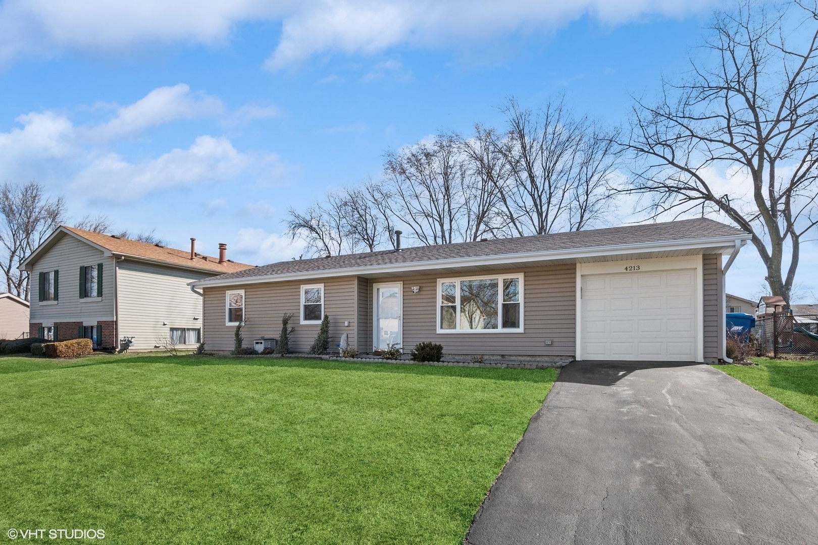 Property Photo:  4213 Cove Drive  IL 60133 