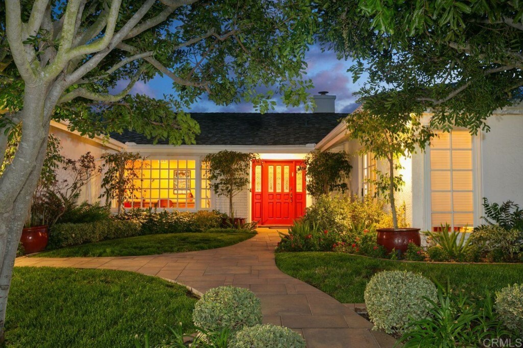 Property Photo: 6246 Castejon Dr CA 92037