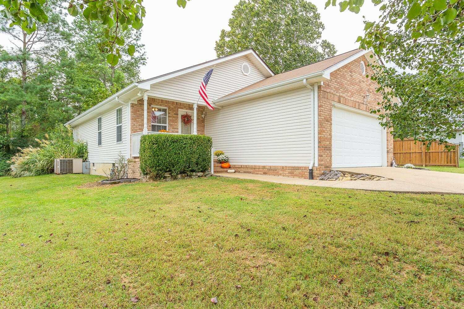 Property Photo:  2069 Cannondale Loop  TN 37421 
