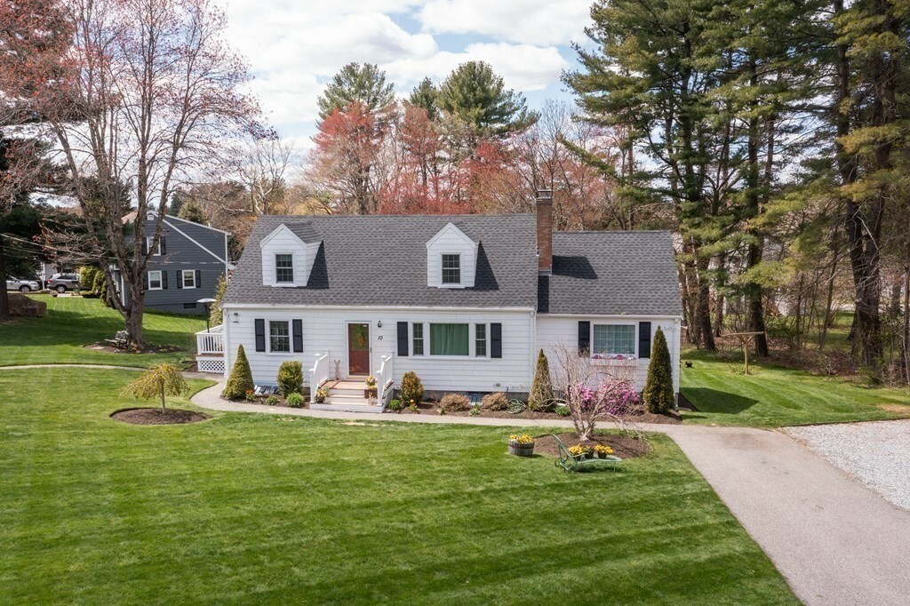 Property Photo:  10 Hemlock Rd  MA 01864 