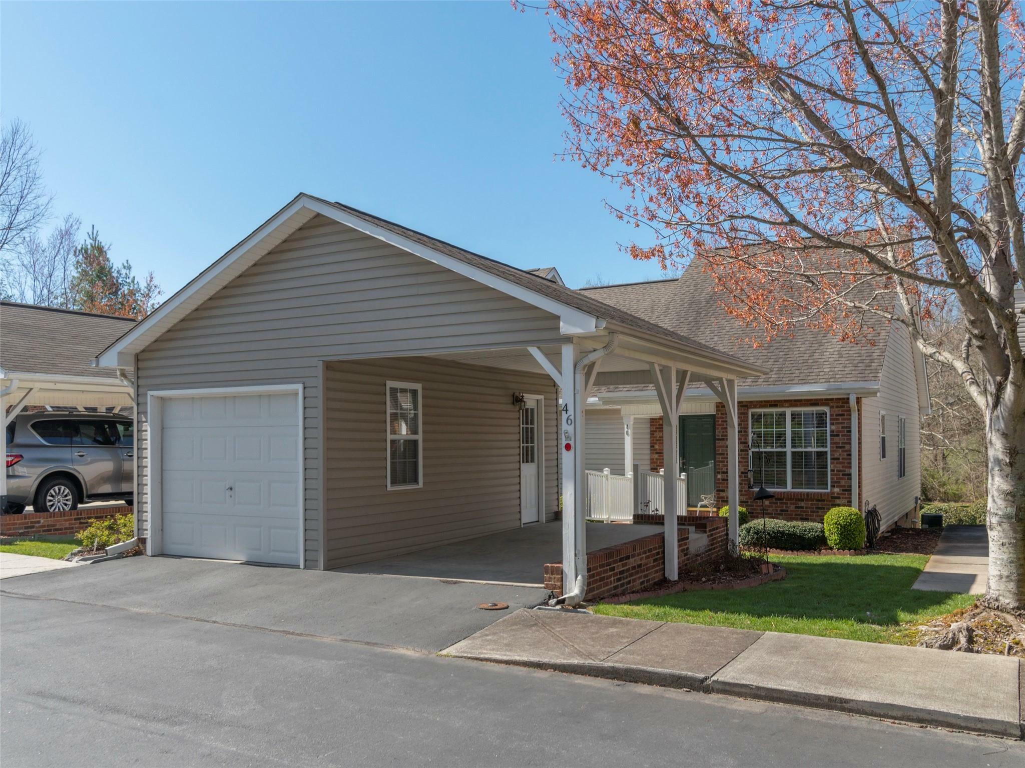 Property Photo: 46 S Creekside Court NC 28791