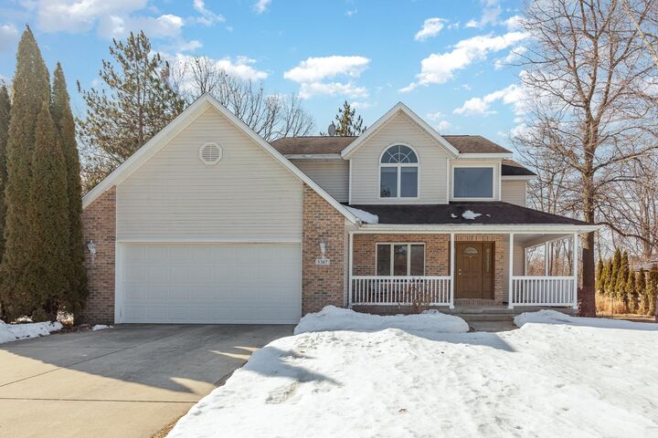 5307 Oakridge Dr  Midland MI 48640 photo