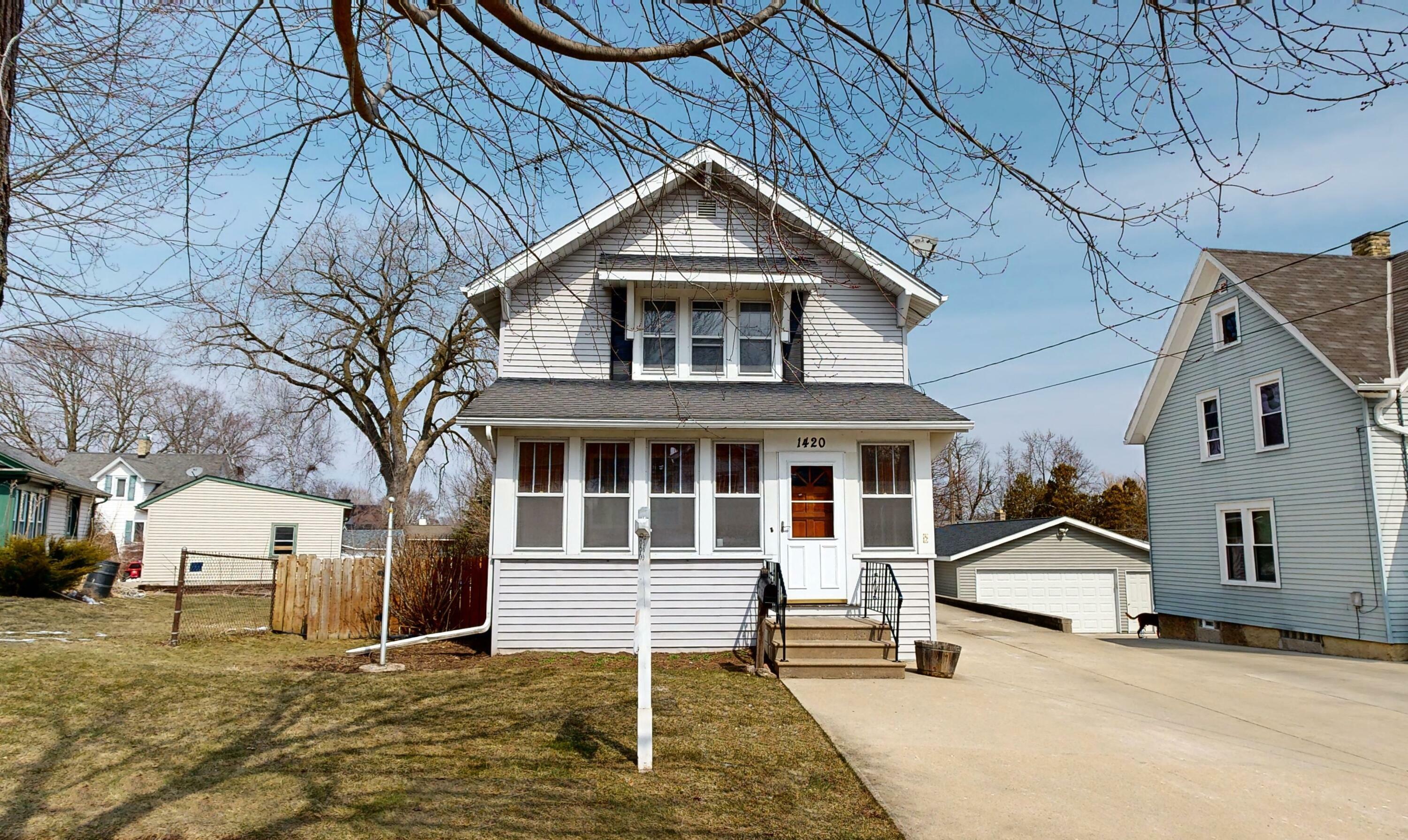 Property Photo:  1420 E Main St  WI 53094 