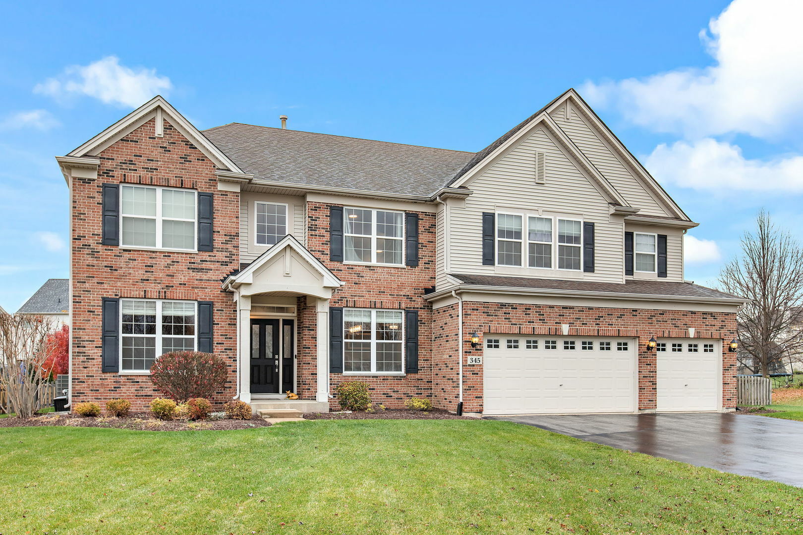 Property Photo: 345 Forest Trail IL 60177