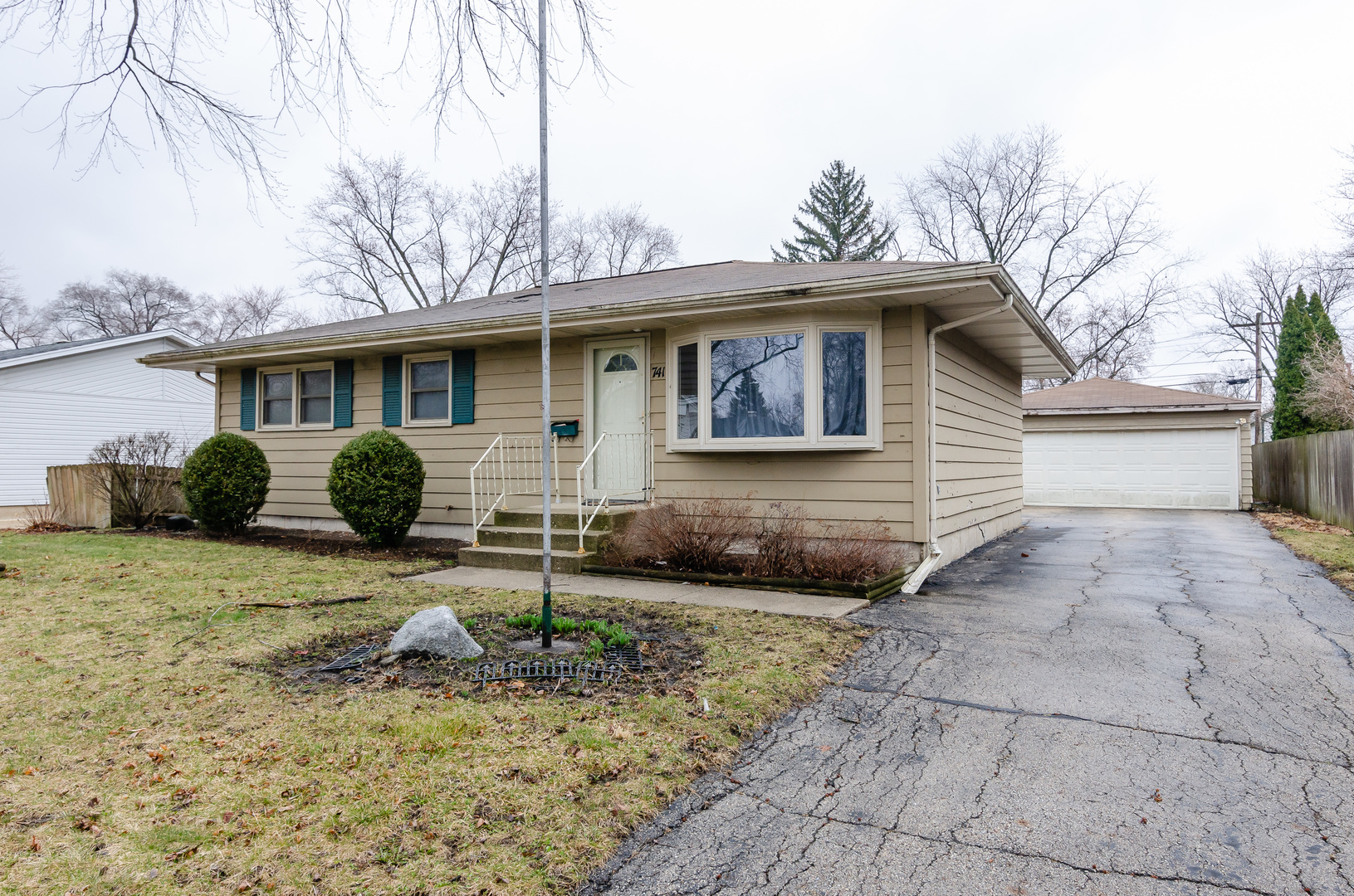 Property Photo: 741 Redwood Drive IL 60506