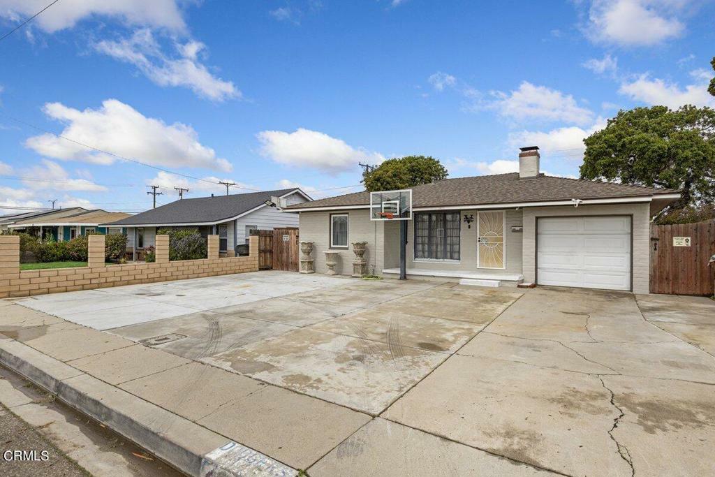 Property Photo:  145 E Date Street  CA 93033 