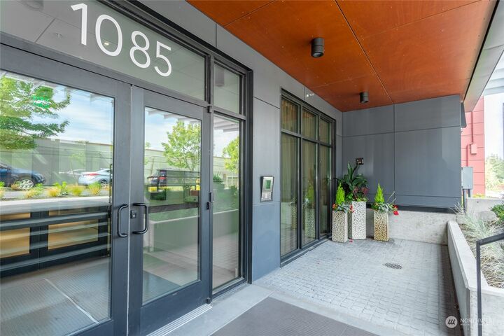 Property Photo:  1085 103rd Avenue NE 403  WA 98004 