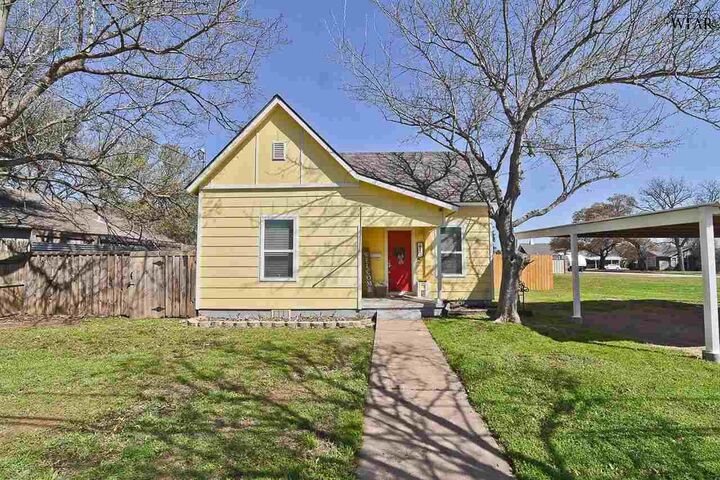 612 E Wichita  Henrietta TX 76365 photo