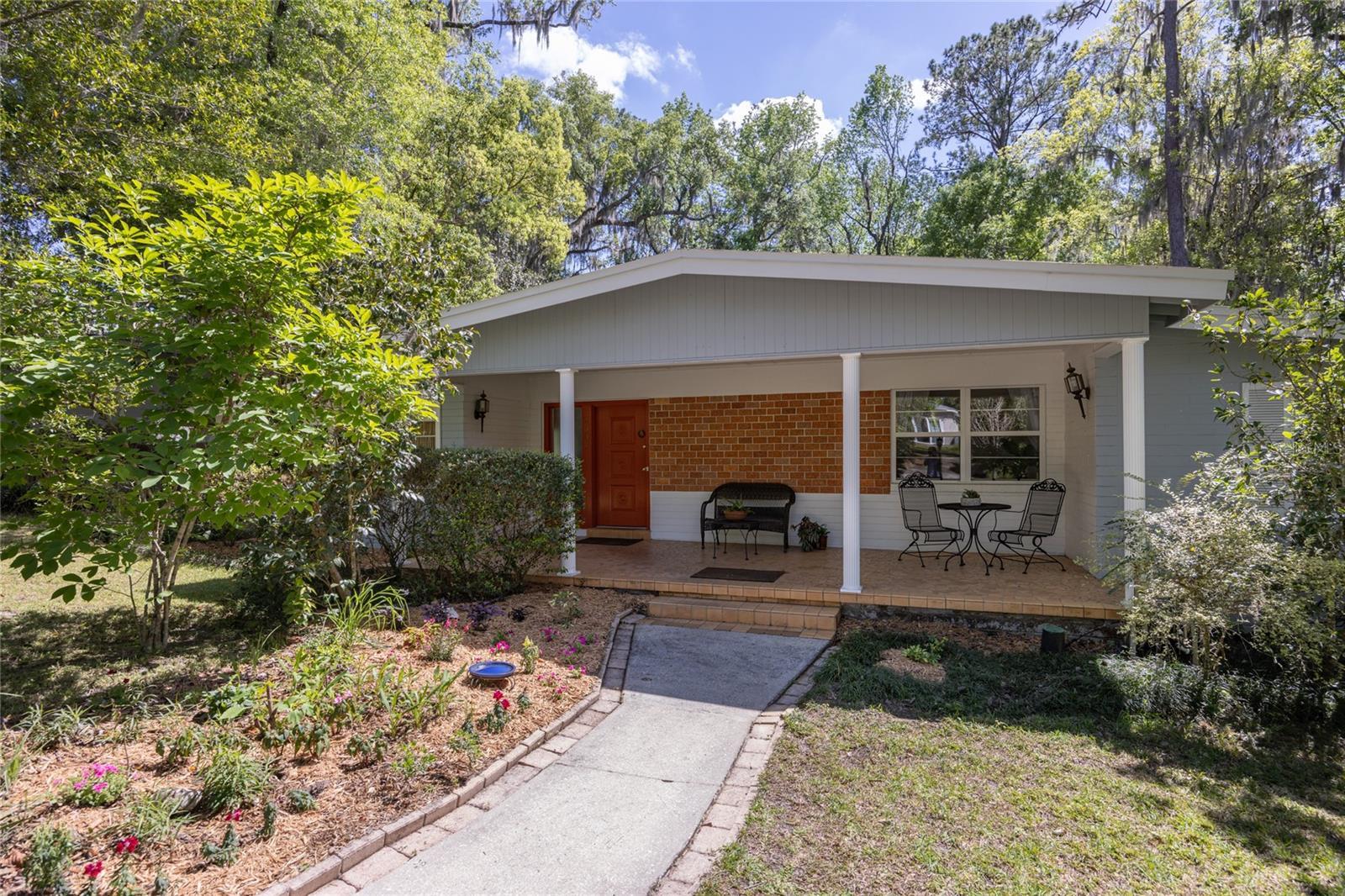 Property Photo: 2035 NW 12th Road FL 32605