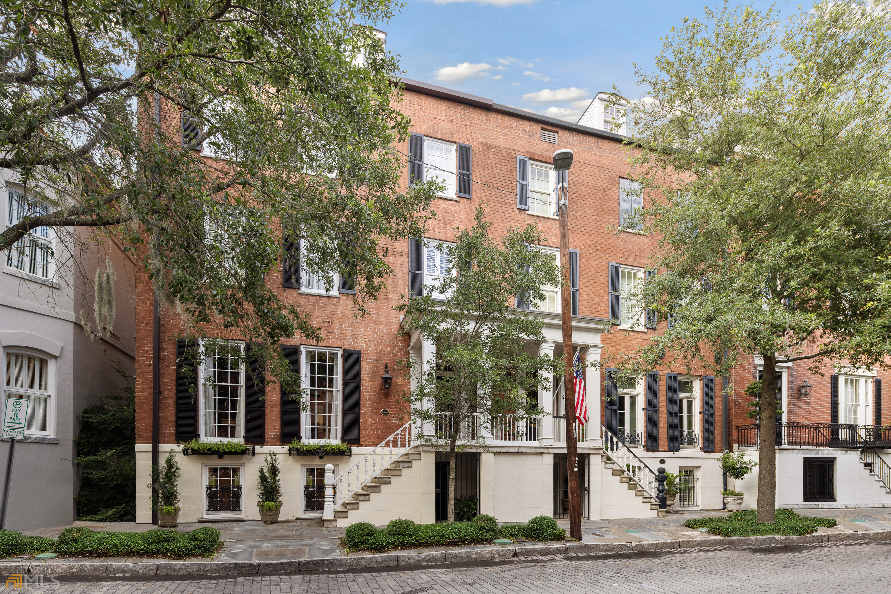 Property Photo: 22 W Harris Street GA 31401