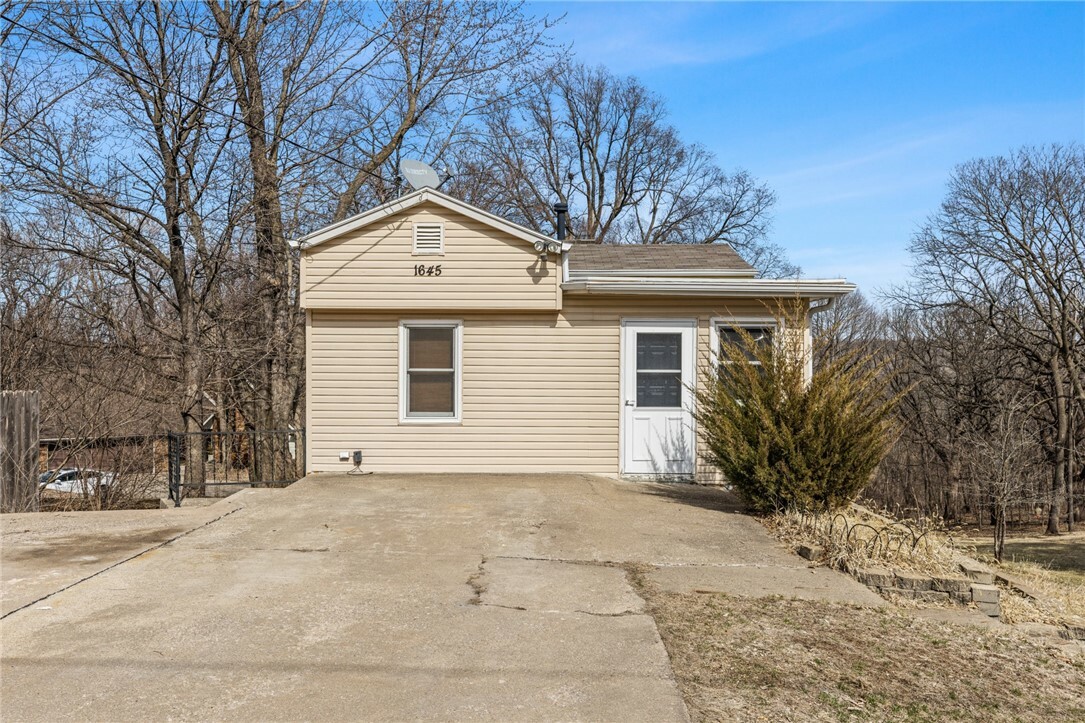 Property Photo:  1645 NW 75th Street  IA 50325 