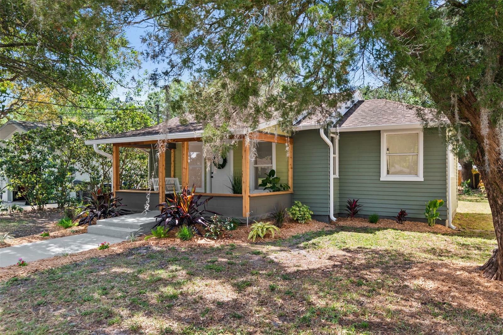 Property Photo:  302 Jefferson Avenue S  FL 34677 