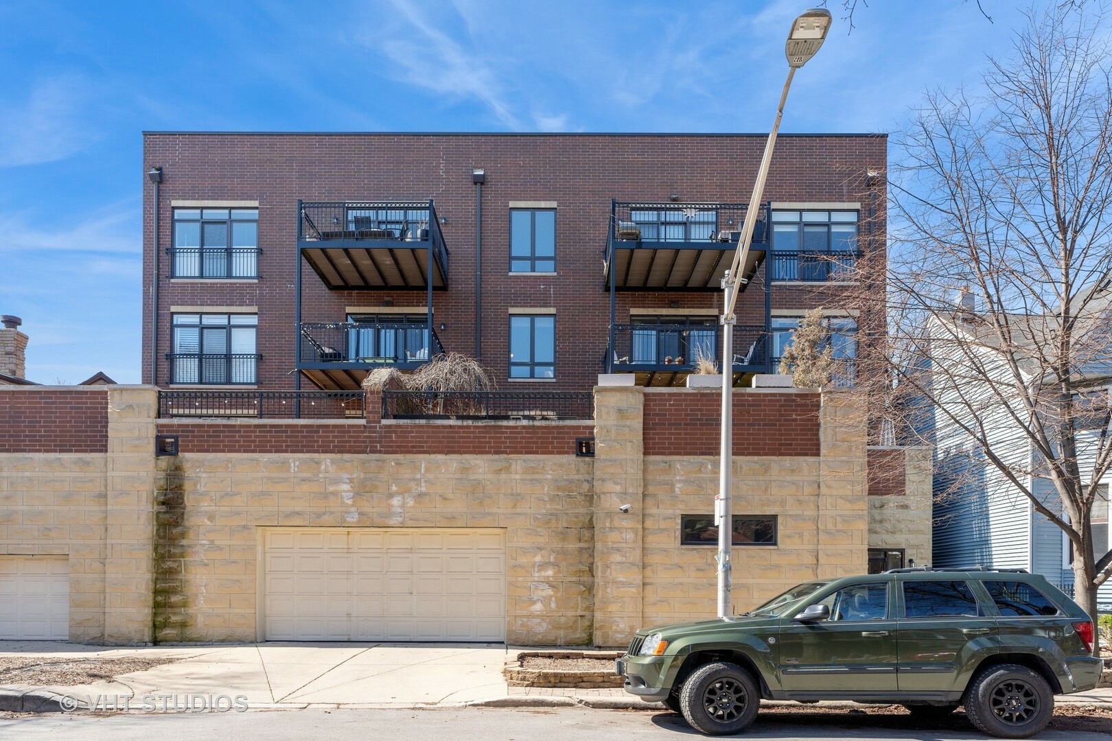 Property Photo:  3534 N Hermitage Avenue 201  IL 60657 