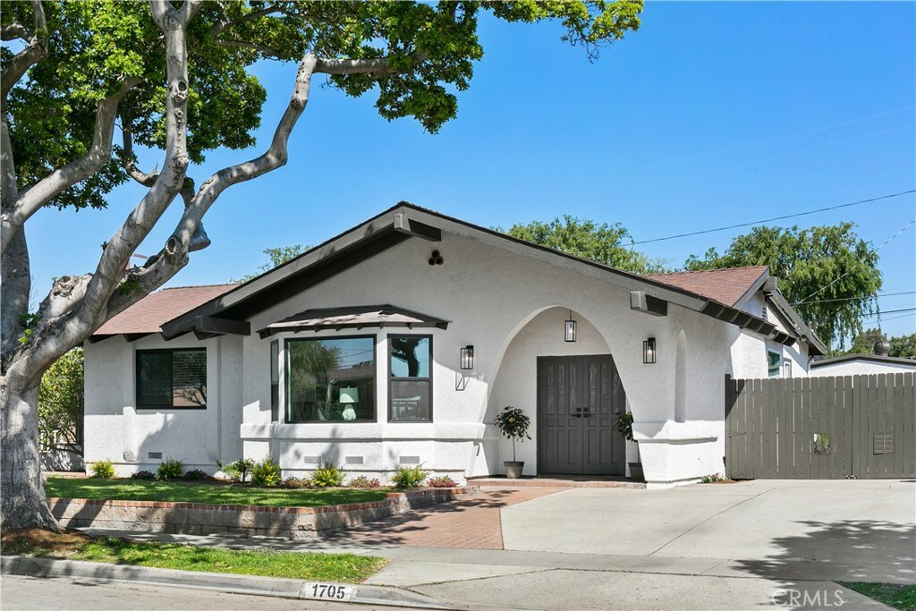 Property Photo:  1705 W Ash Avenue  CA 92833 