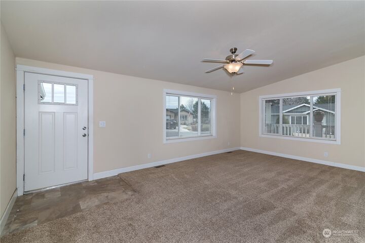 Property Photo:  1101 E Umptanum Road 912  WA 98926 