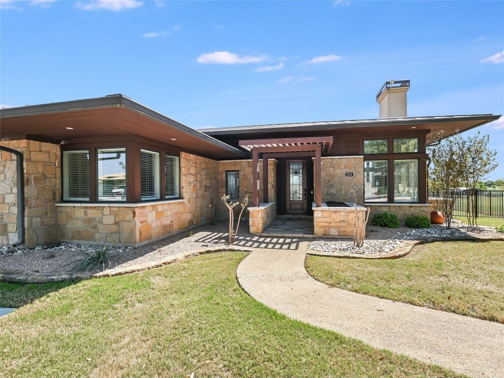 Property Photo:  2201 Kahala Sunset Drive  TX 78669 