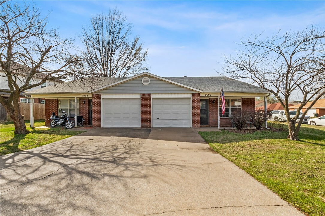 Property Photo: 1533/1535 N Dawn Drive AR 72703
