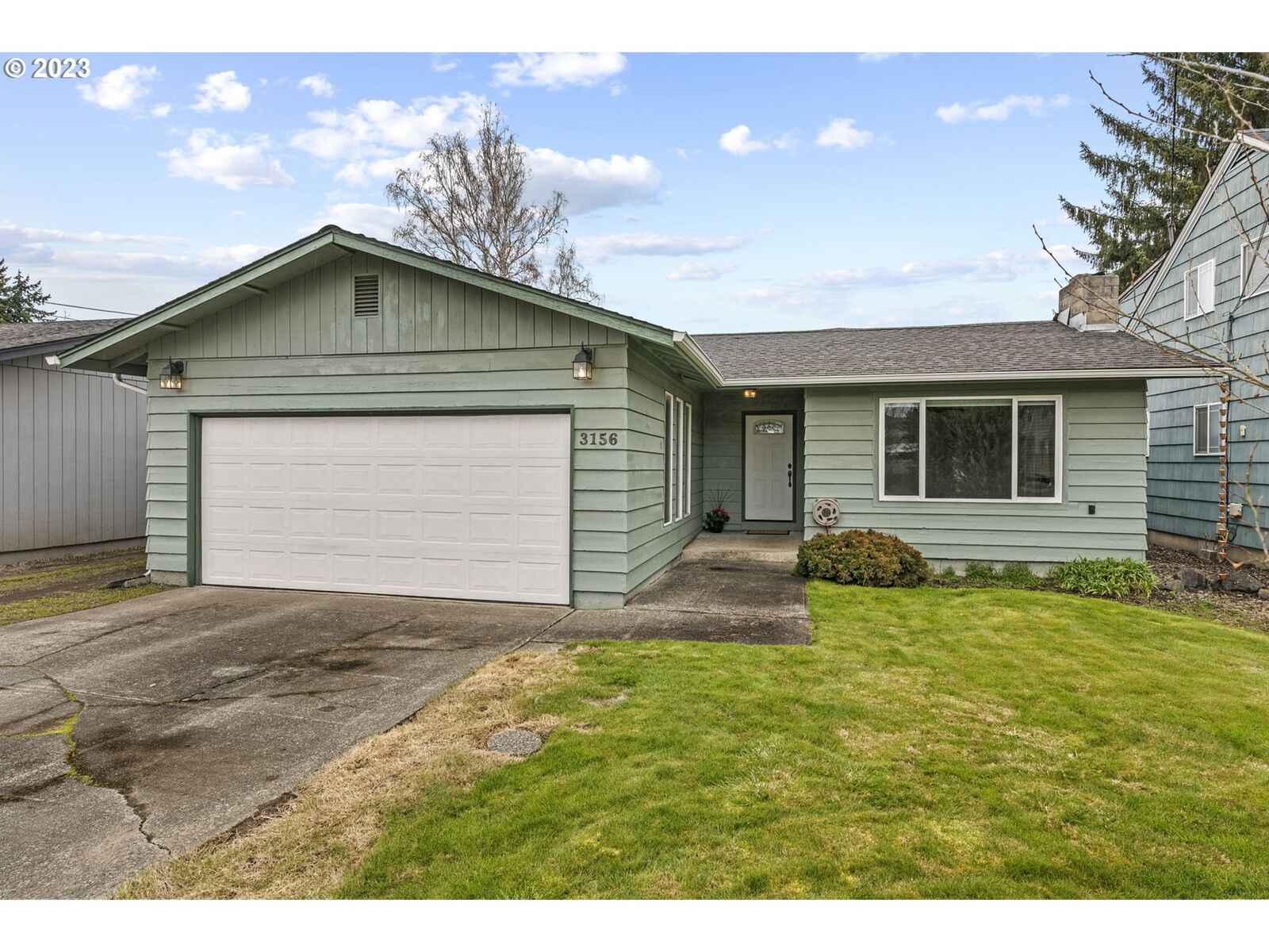 Property Photo:  3156 Oak St  WA 98632 