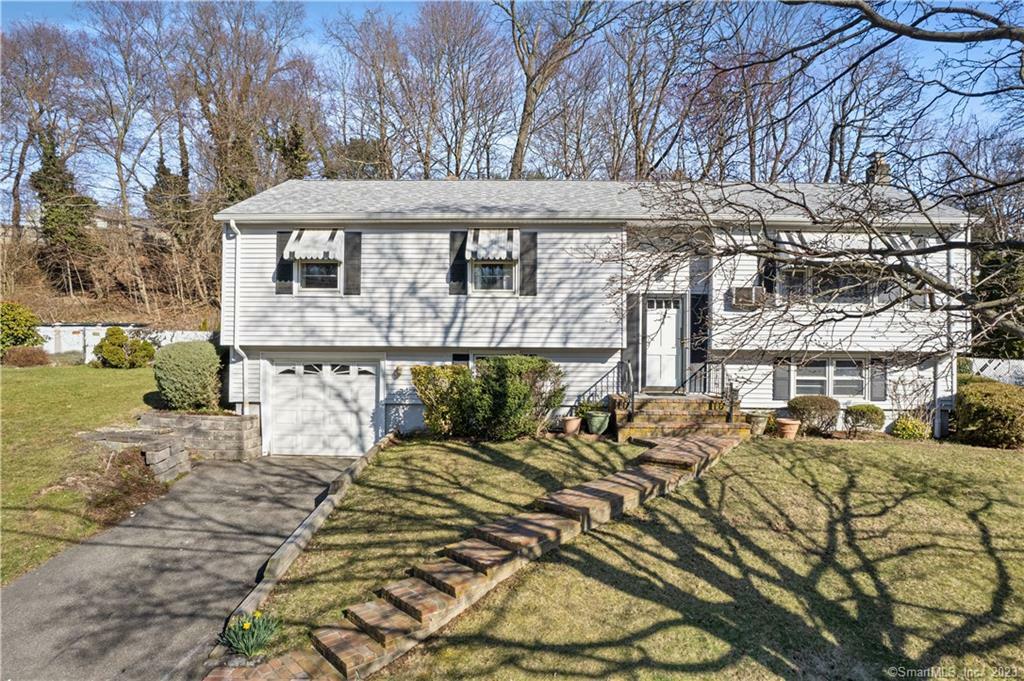 Property Photo: 38 Meadowbrook Road CT 06516