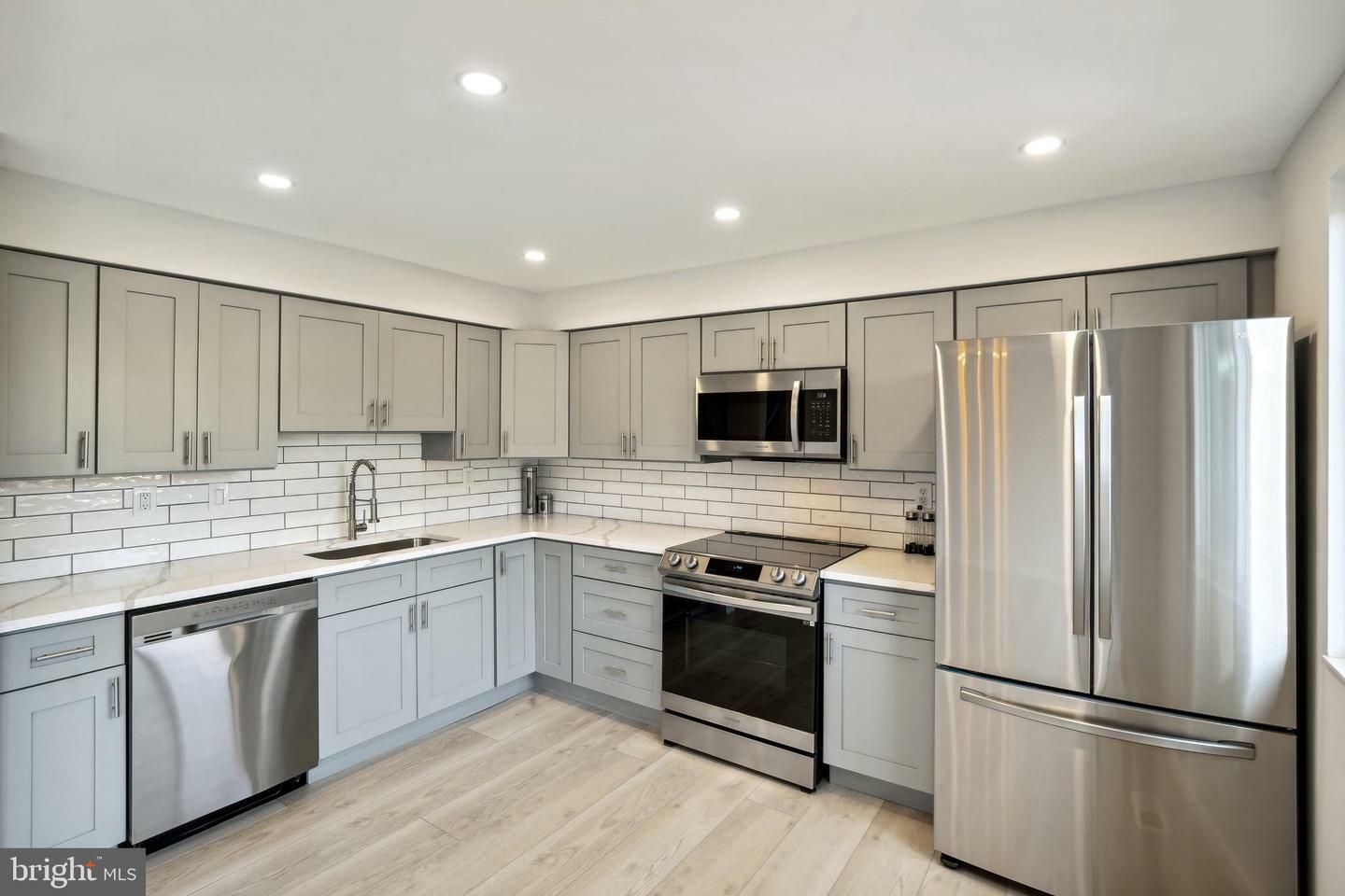 Property Photo: 7350 Hidden Cove MD 21046