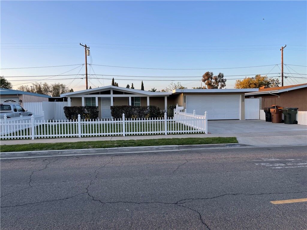 Property Photo:  1513 W Catherine Drive W  CA 92801 
