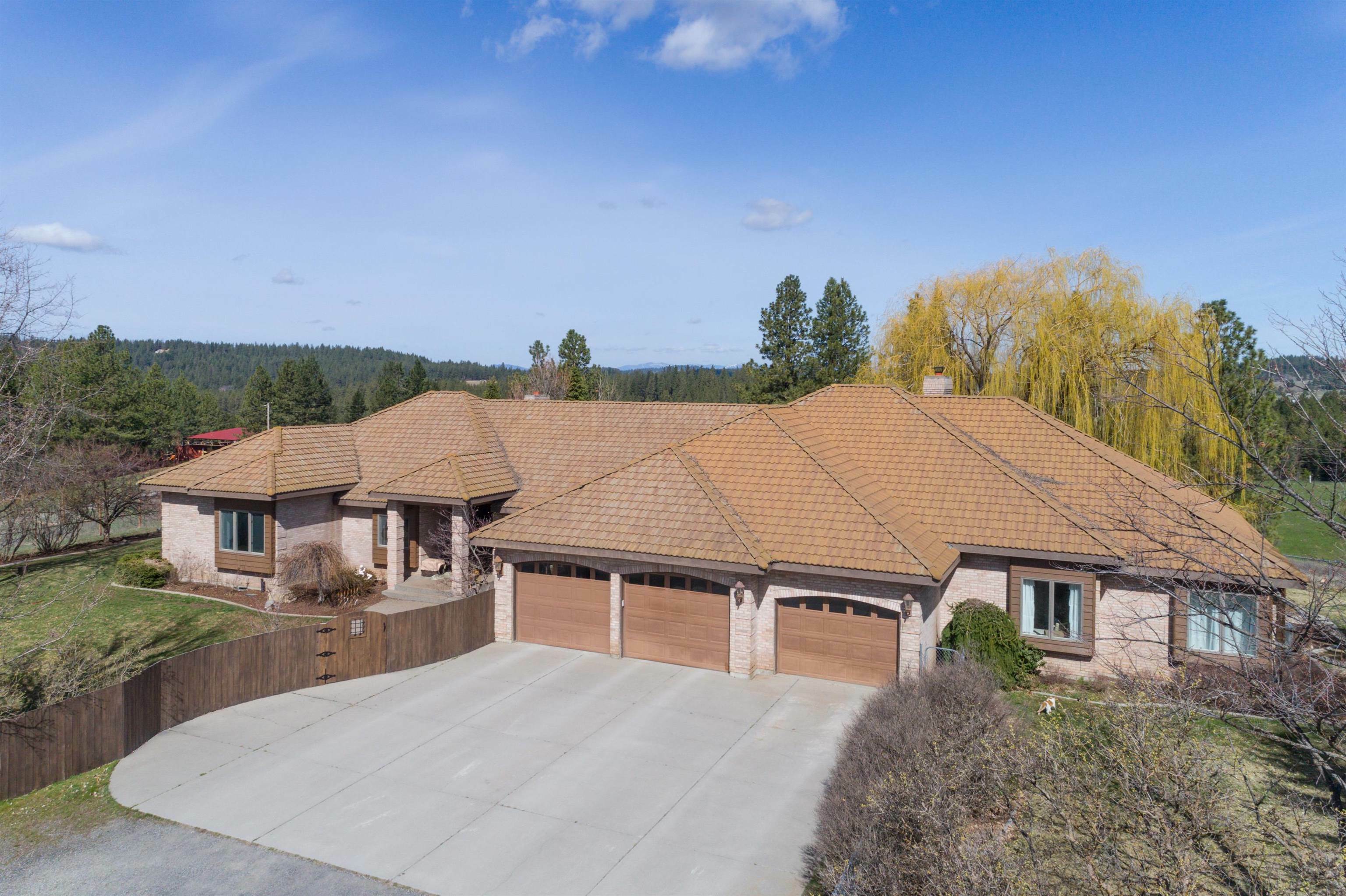 Property Photo: 25019 N Madison Rd WA 99003
