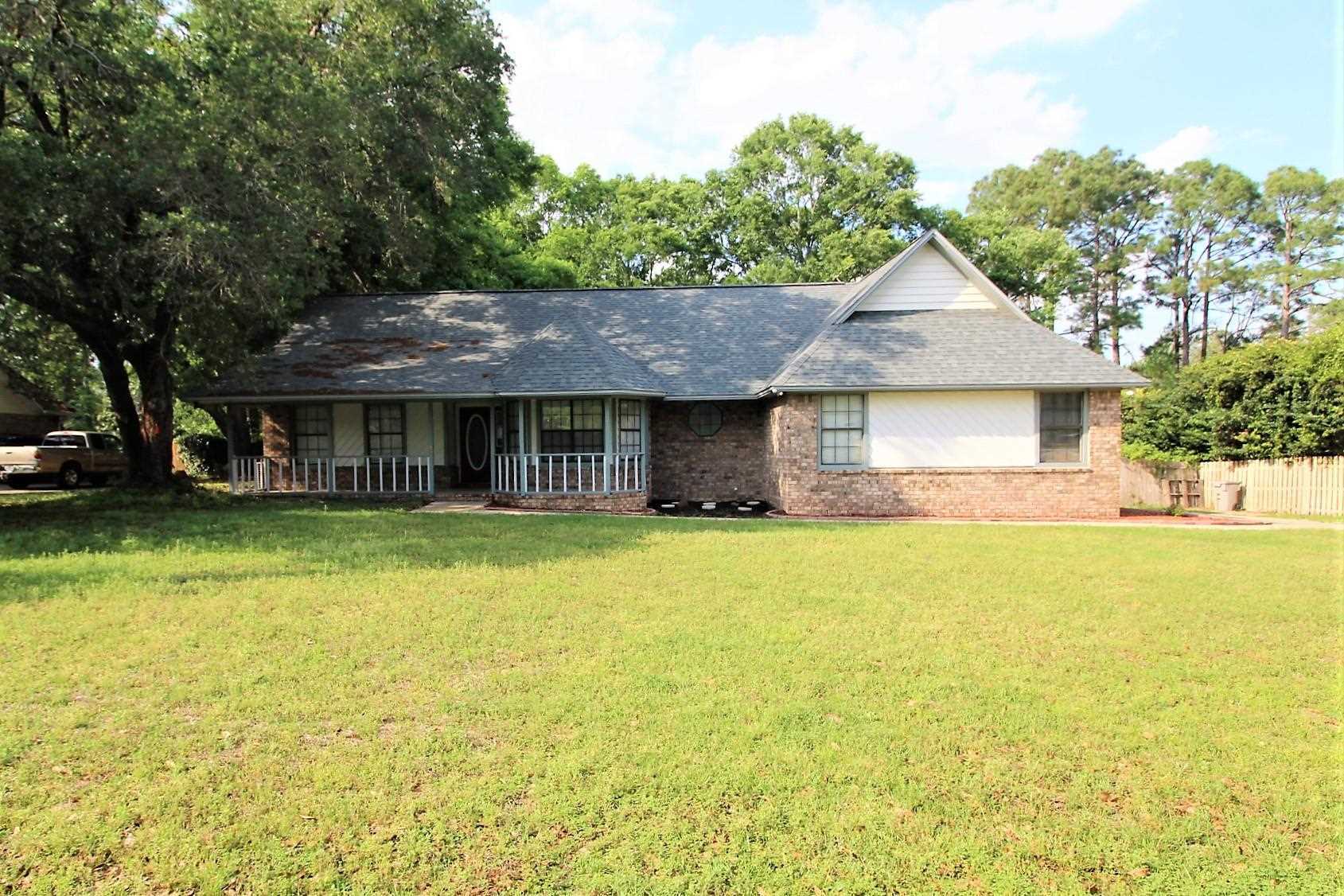 Property Photo:  1731 Kings Way Dr  FL 32533 