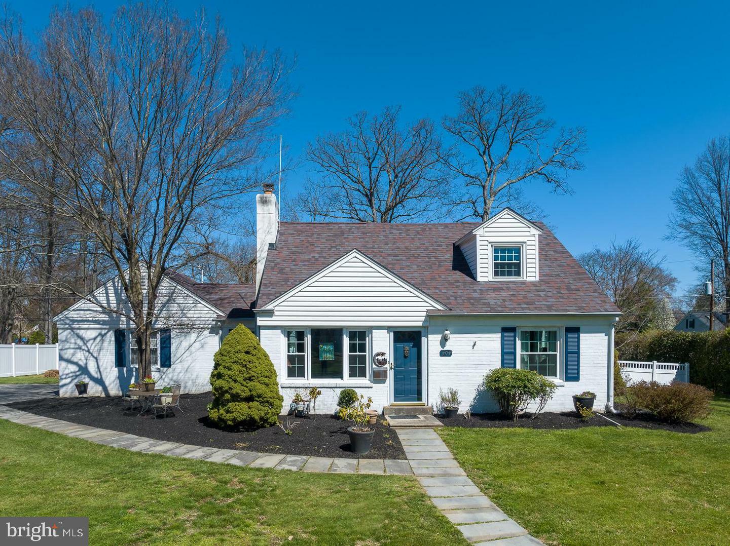 Property Photo:  404 Golfview Road  PA 19086 