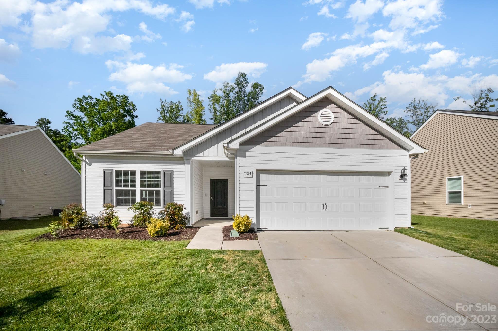 Property Photo: 7314 Cuddington Drive NC 28215