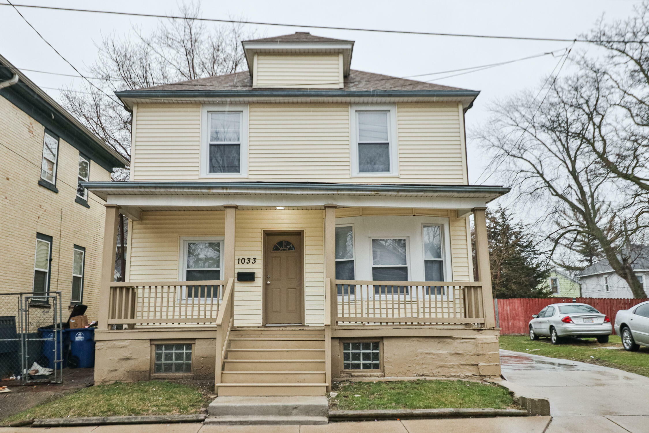 Property Photo: 1033 Hilker Pl WI 53403