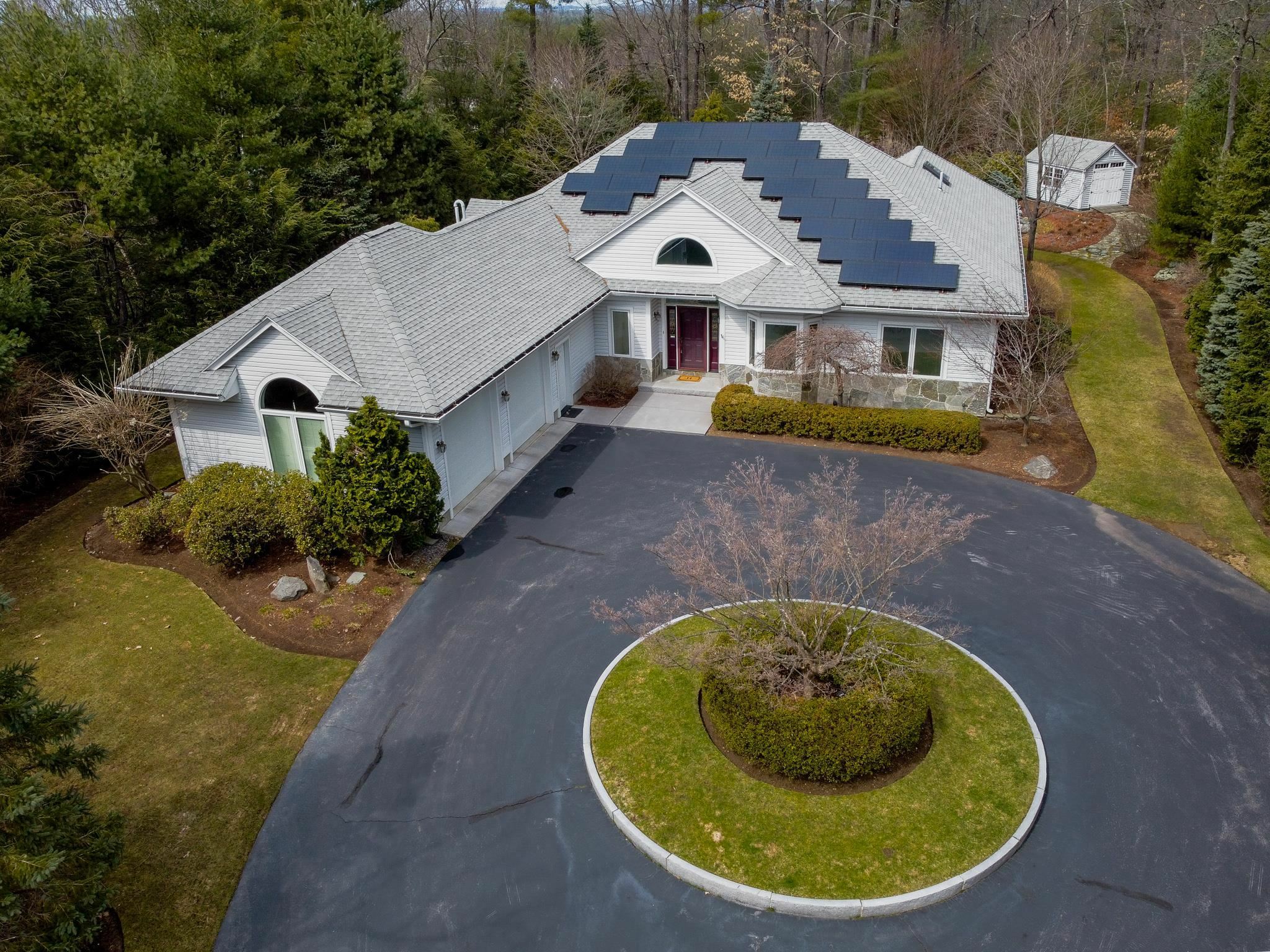 Property Photo:  33 Tanglewood Drive  NH 03062 