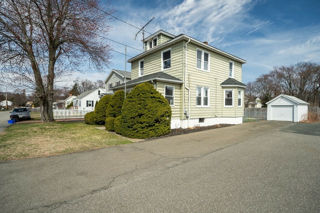 Property Photo: 15 Barnum St MA 01028