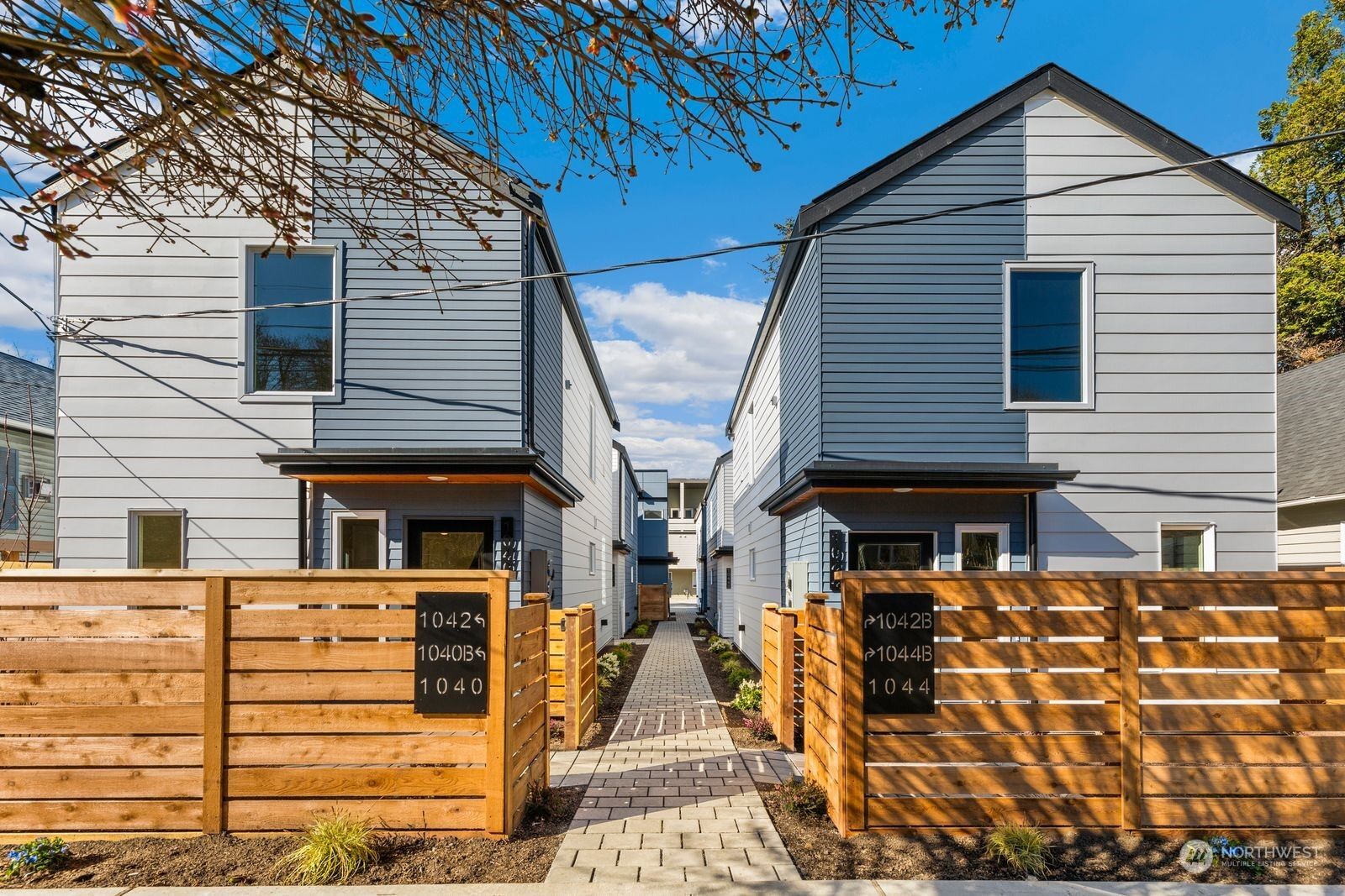 Property Photo:  1044 S Donovan Street  WA 98108