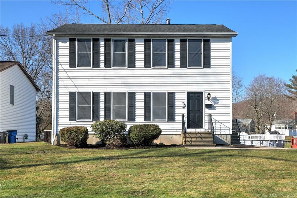 Property Photo: 5 Brooklawn Circle CT 06515