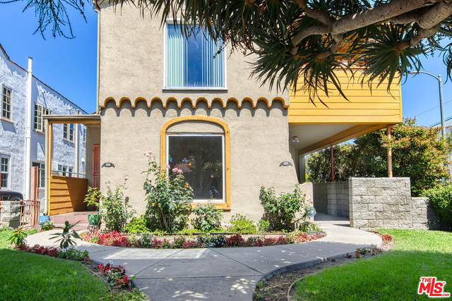 Property Photo: 500 N Harper Ave CA 90048